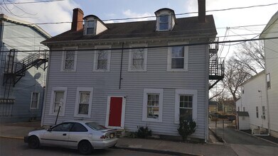 Building Photo - 124 Garden St
