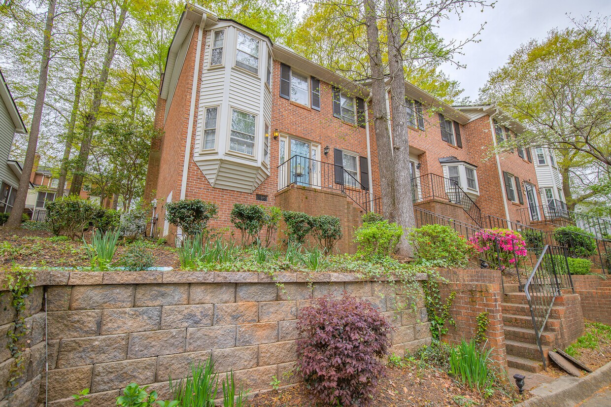 Foto principal - 900 N Main St