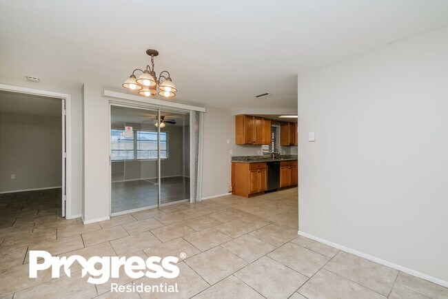 Building Photo - 4711 Mayflower Dr