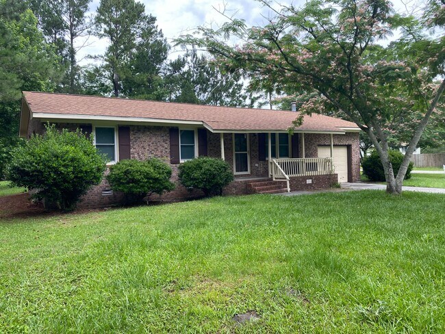 Building Photo - Beatiful 3 Bedroom B rick House