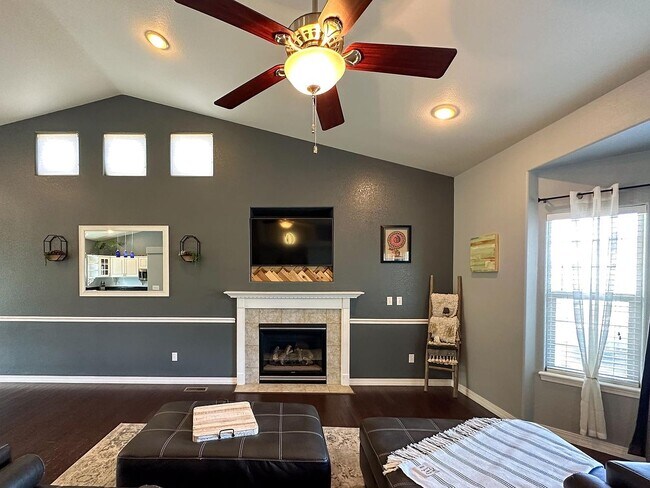 Foto del edificio - 2705 Stone Creek Rd