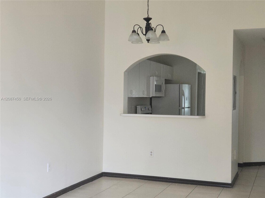 Building Photo - 1271 SE 28th Ct
