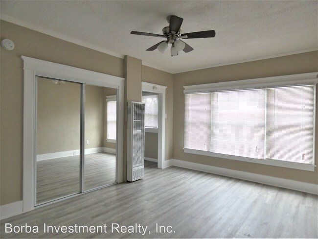 Building Photo - 302 N Broadway