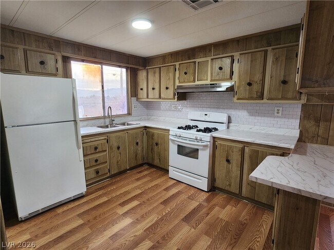 Foto del edificio - 1111 Hardy Ln