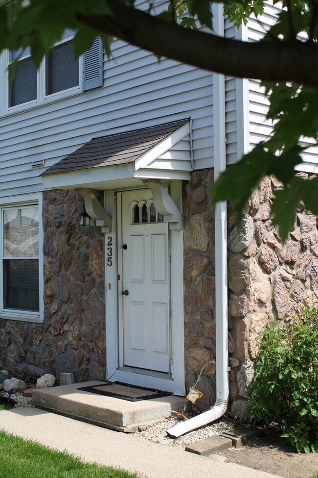 Building Photo - 235 Harvest Ct