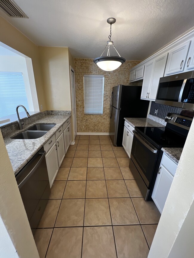 Great Kitchen - 3409 Dragon View Ct