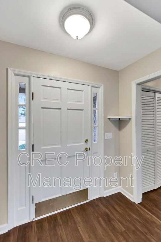 Foto del edificio - 700 Cluster Pines Rd