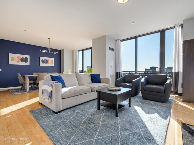 Foto del edificio - 330 N Jefferson St