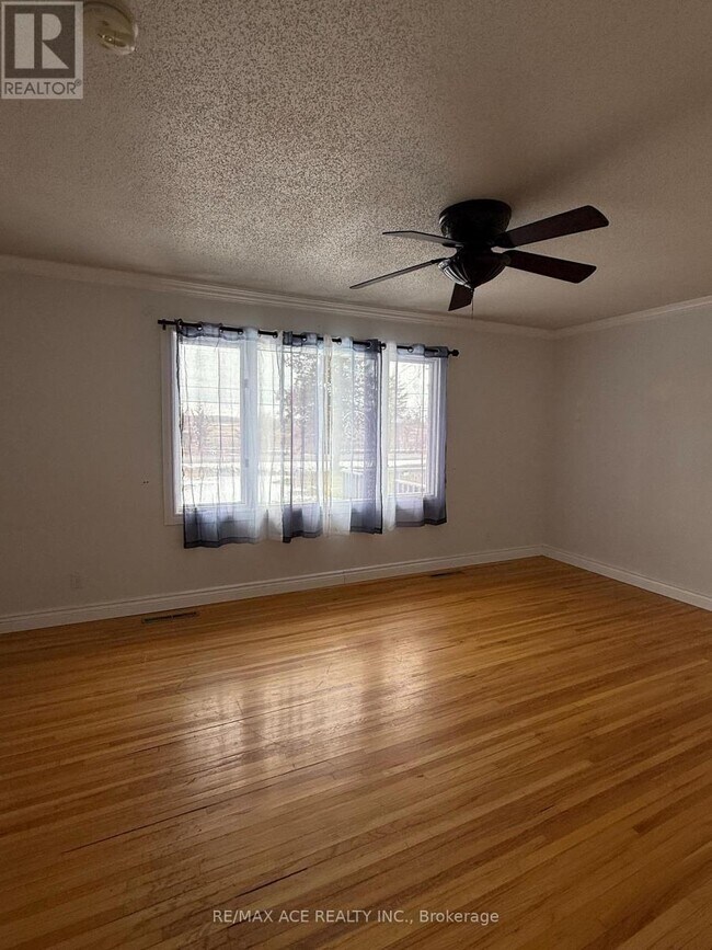 Photo du bâtiment - 436 Lazier Rd