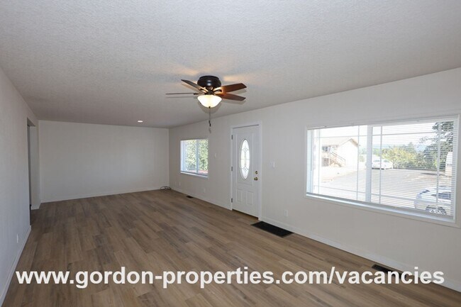 Foto del edificio - Saint Helens OR - upstairs flat 2 bedroom ...