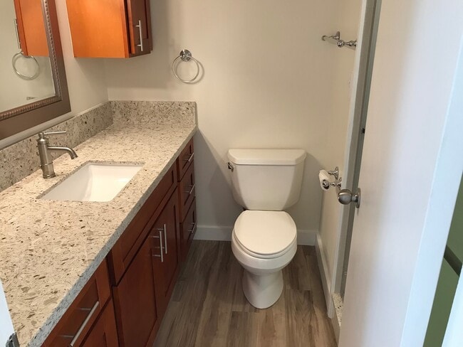 Building Photo - Waikiki! Marina Towers-Large, 2 Bdrm., 1.5 bath, cov'd pkg./washer/dryer in apt.