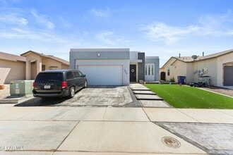 Building Photo - 1904 William Caples St