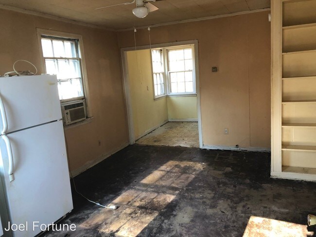 Building Photo - 3 br, 1 bath House - 107 Lexington St