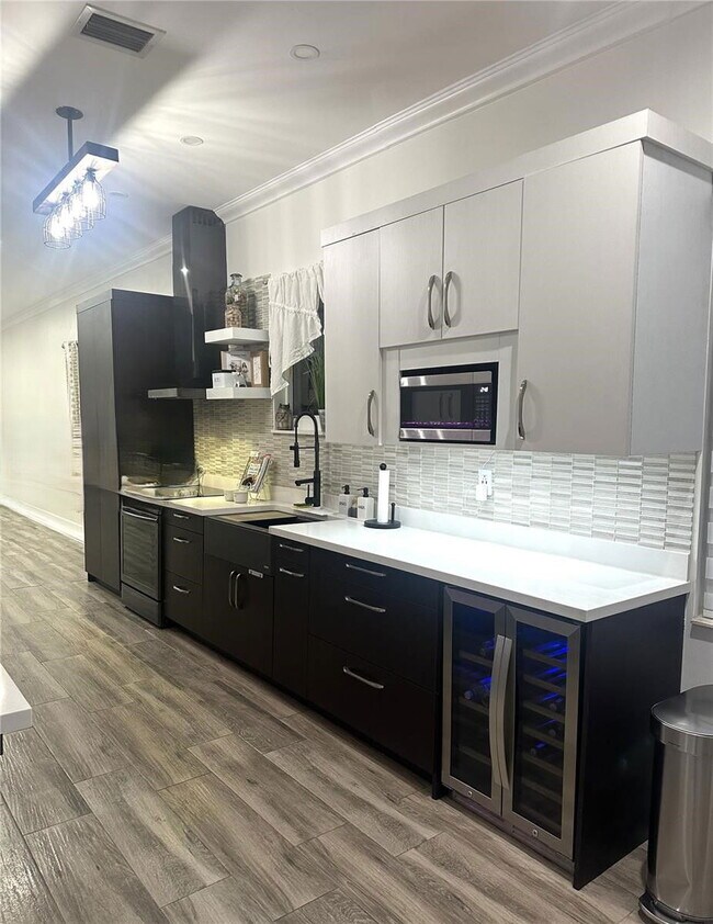 Foto del edificio - Southwest 3rd Street, Miami, FL 33184 - 4 BR 3 BA single-family home