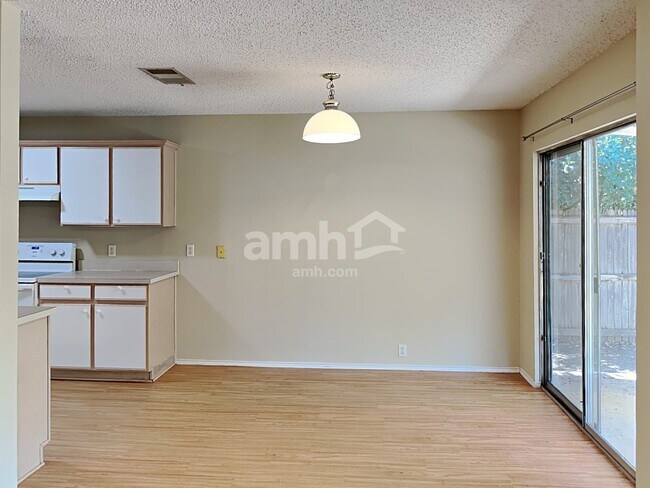 Building Photo - 3245 Bent Creek Dr