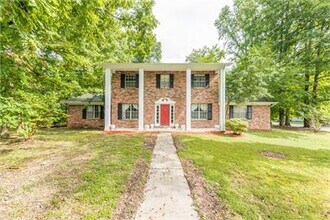 Building Photo - 1828 Northwood Dr