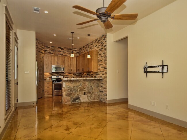 Building Photo - 2917 Rio Grande St