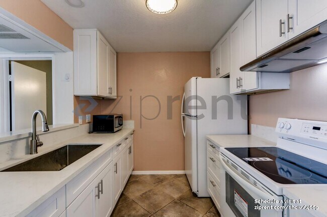 Foto del edificio - 15000 Downey Ave