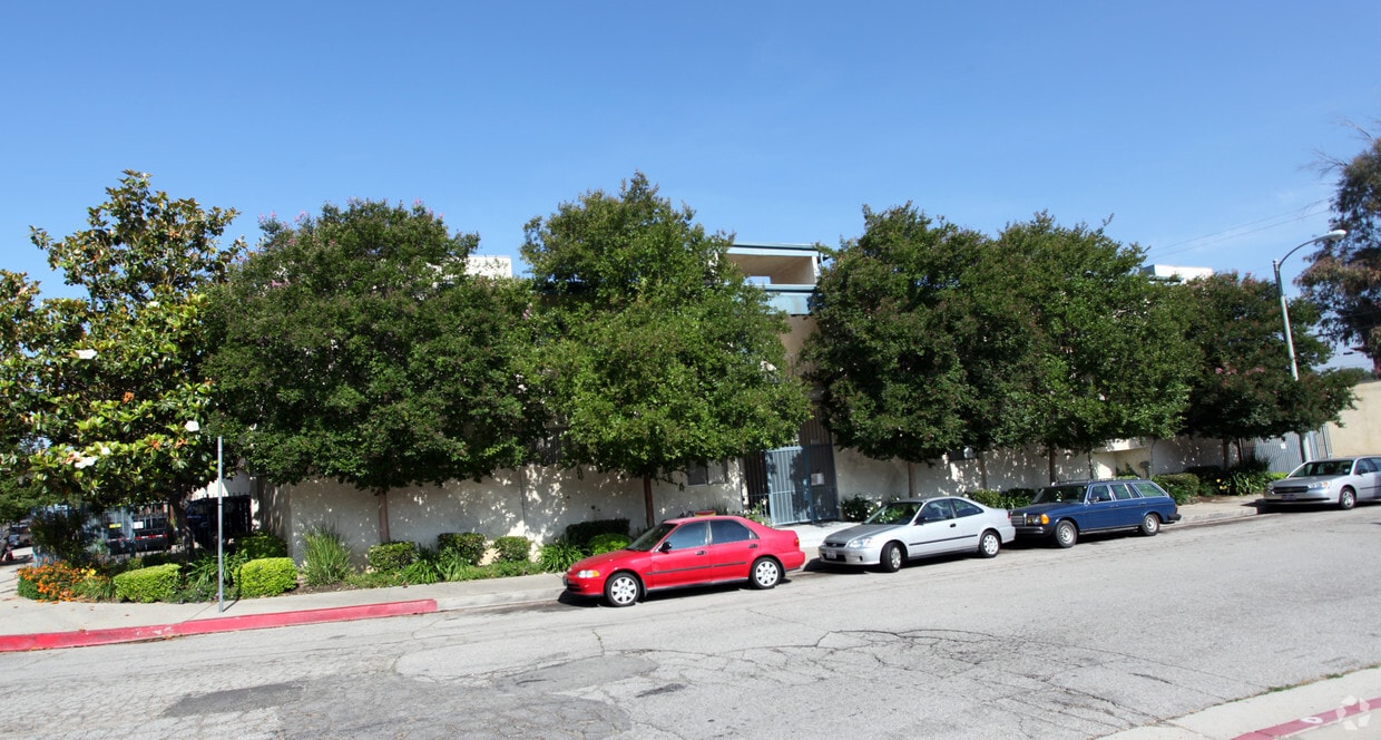 Building Photo - 5201 Rigoletto St