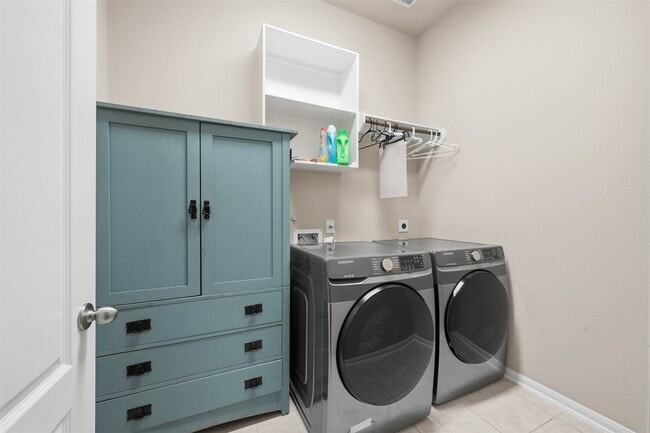 Building Photo - 806 Butterfly Garden Trail