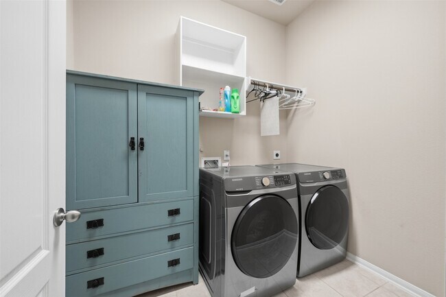 Foto del edificio - 806 Butterfly Garden Trail