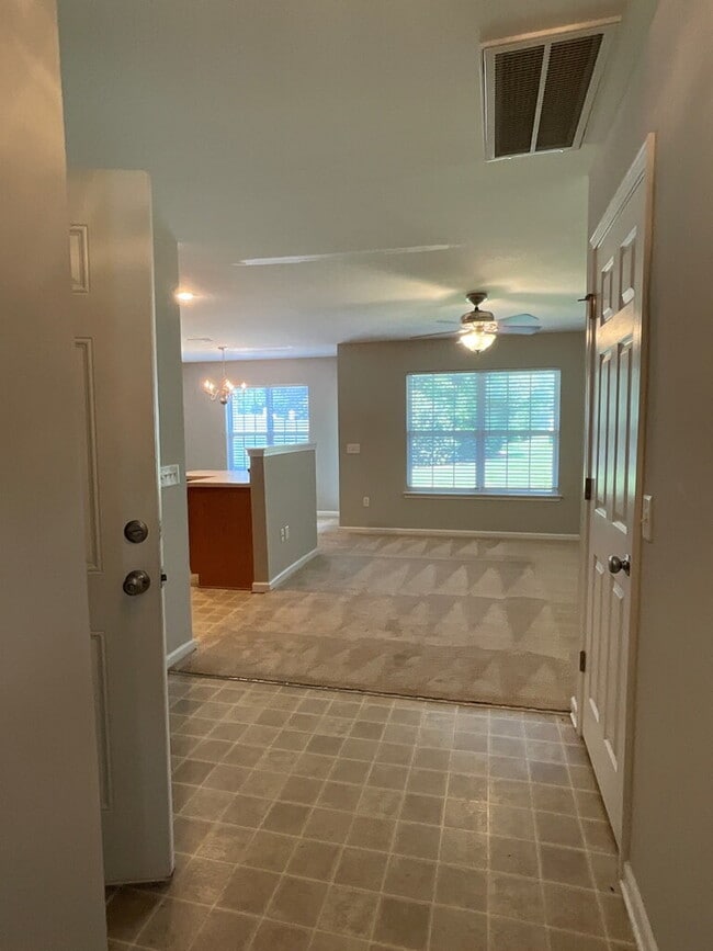 Building Photo - Spacious Townhome in Pooler