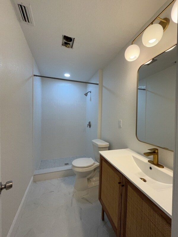 Foto del edificio - 562 Hartley Pl