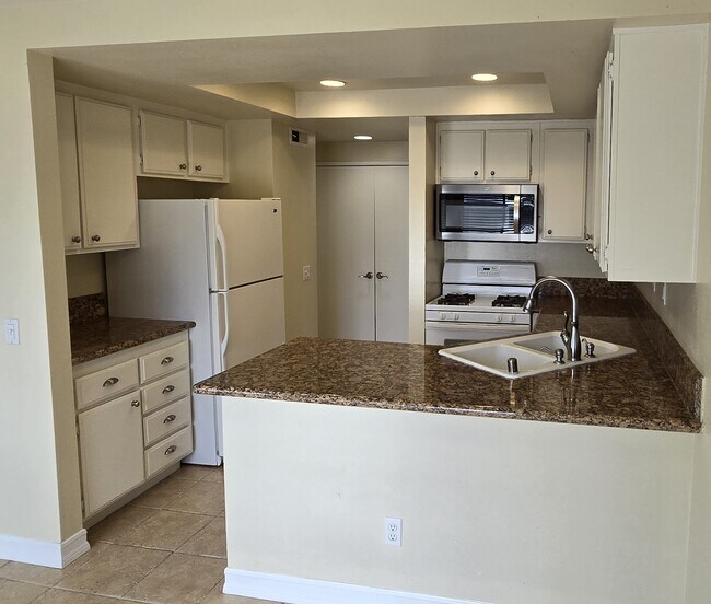 Building Photo - 264 Lemon Grv