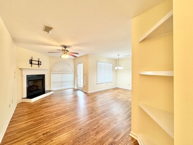 Foto del edificio - Adorable 2 Bedroom Condo - First Level!
