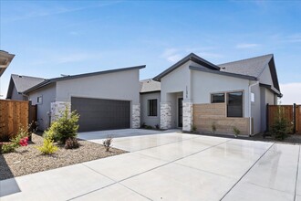 Building Photo - 11375 W Perthshire Ln
