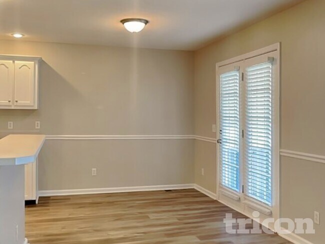 Building Photo - 505 Arabian Ln