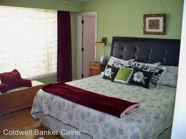 Building Photo - 3 br, 2 bath House - 133 Dellwood Drive