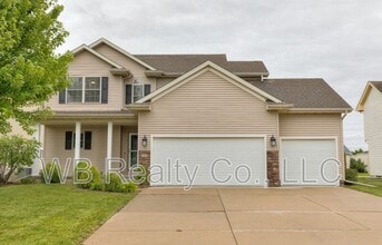 Building Photo - 645 SE Carefree Ln