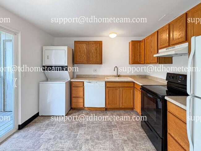 Building Photo - "Charming Tacoma Duplex: Cozy 2-Bed, 1-Bat...