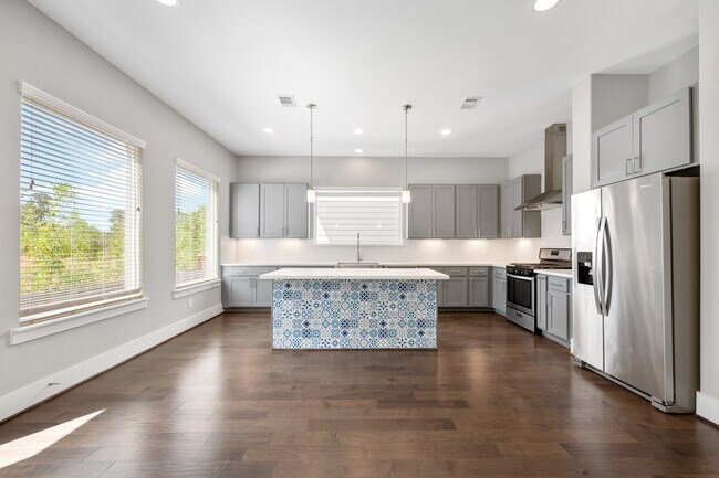 Foto del edificio - 6015 Yale Garden Ln