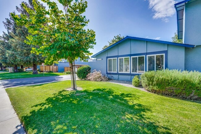 Foto del edificio - Remodeled 2 Bed 1 Bath Condo!