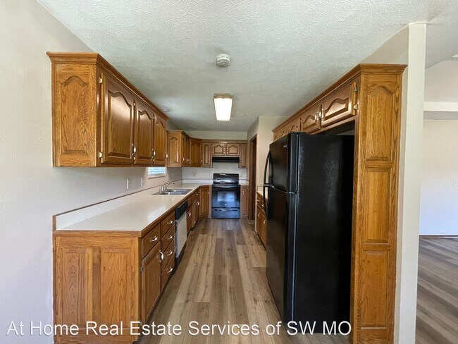 Building Photo - 3 br, 2 bath House - 3133 E Lark St