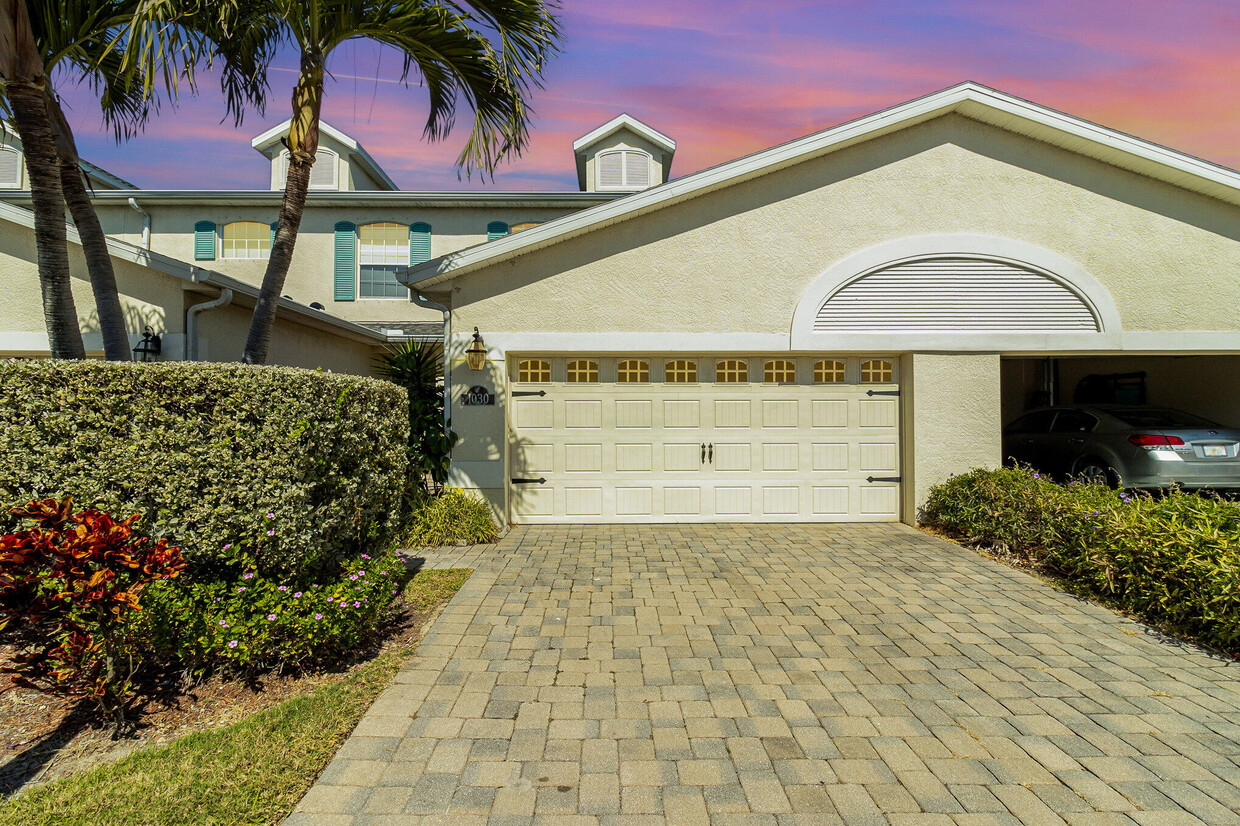 Foto principal - 1030 Steven Patrick Ave