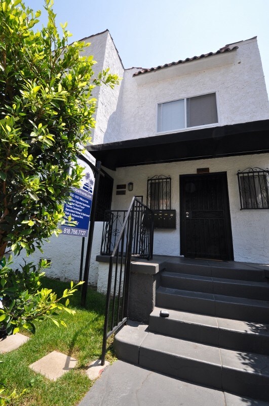 Primary Photo - 1834 Wilcox Ave