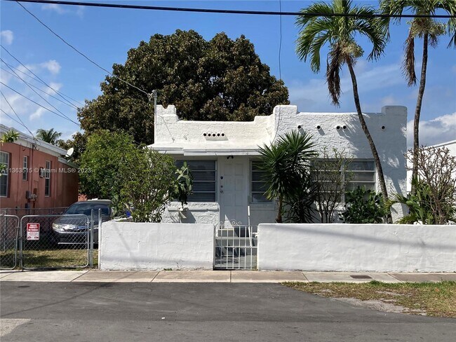 Foto del edificio - 3559 SW 14th St