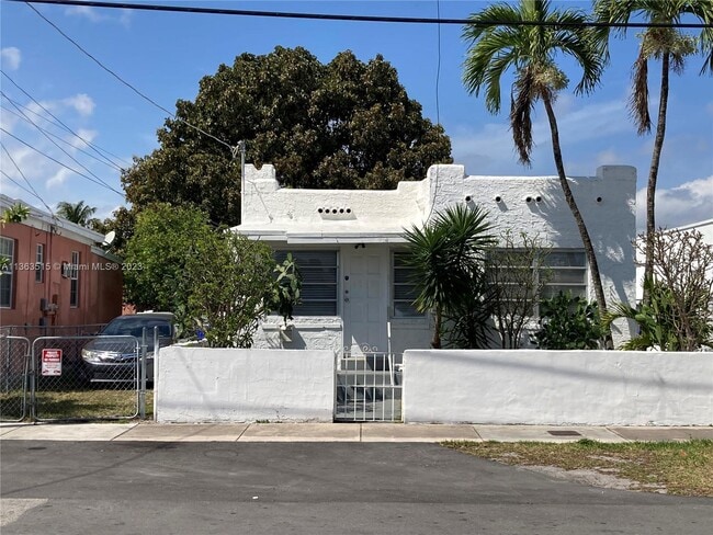 Building Photo - 3559 SW 14th St
