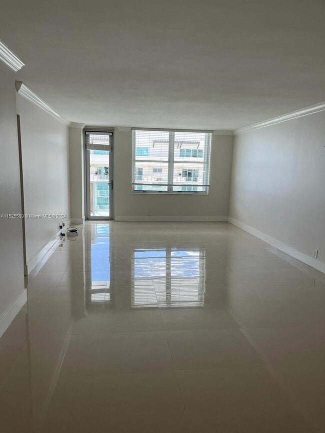 Foto del edificio - 9511 Collins Ave