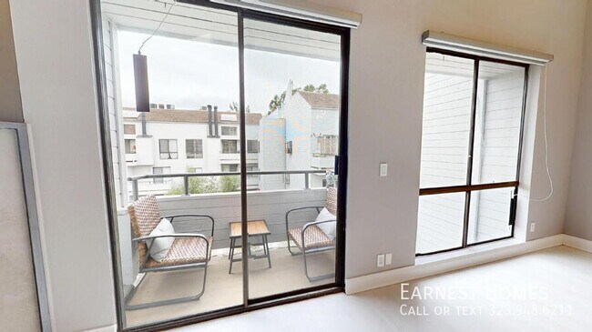 Foto del edificio - 13331 Moorpark St