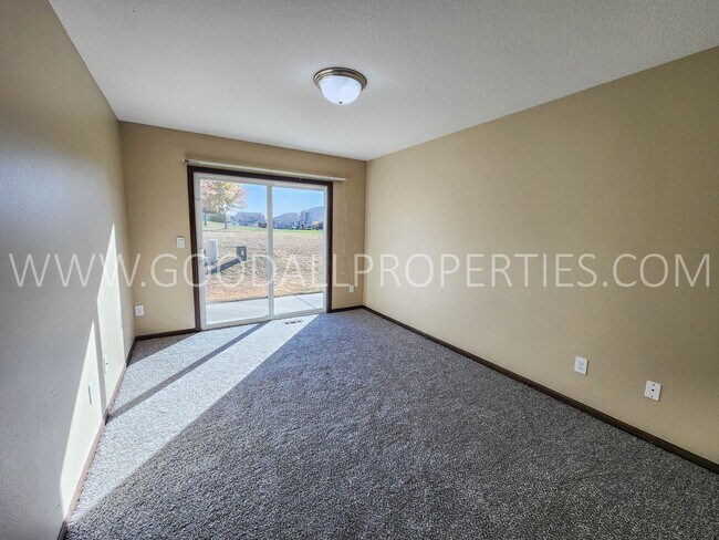 Foto del edificio - Great Deal in Ankeny! 3 Bedroom 2.5 bath with basement finished in Northwest Ankeny