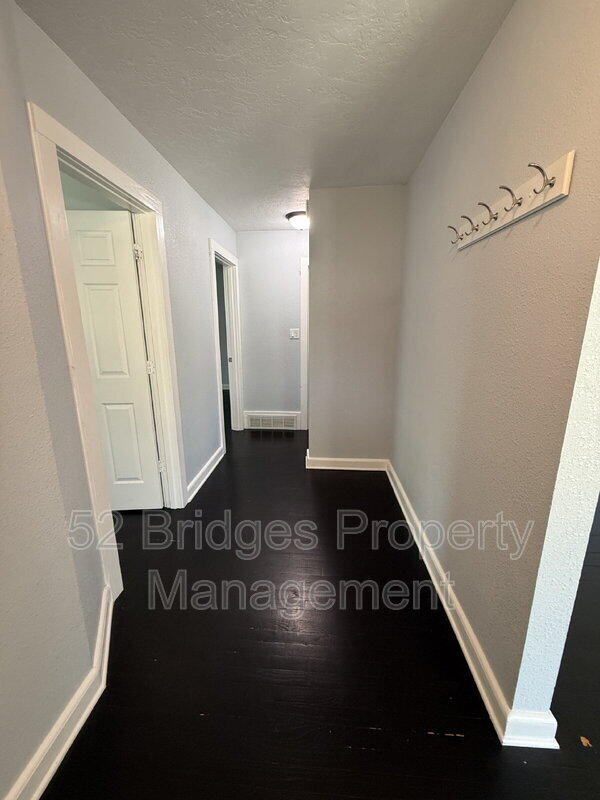 Building Photo - 2904 E 40th Ct