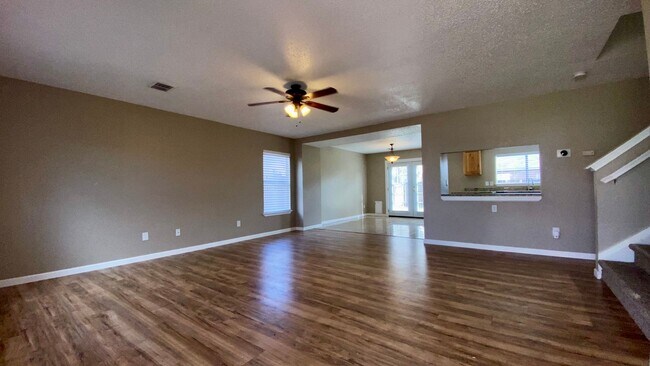 Building Photo - Beautiful Home in Established Neighborhood