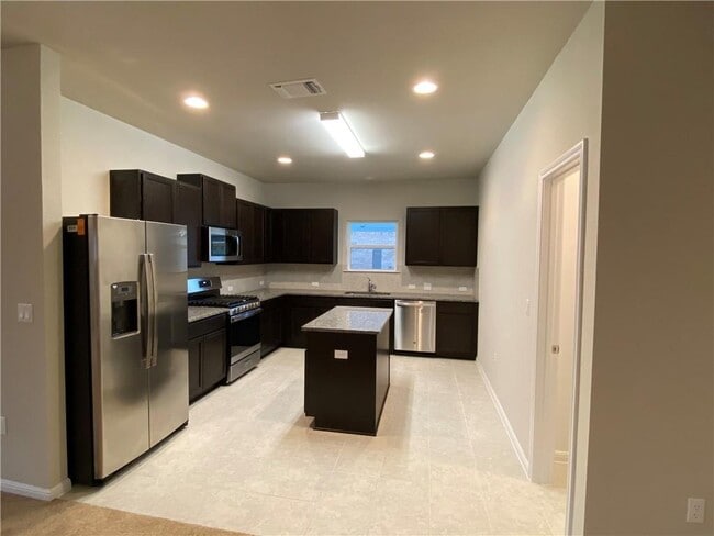 Foto del edificio - 8409 Looksee Ln