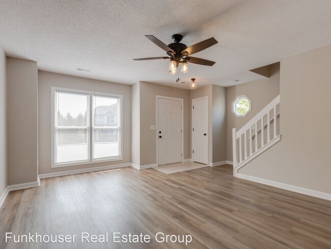 Building Photo - 2 br, 2.5 bath House - 837 Camelot Lane