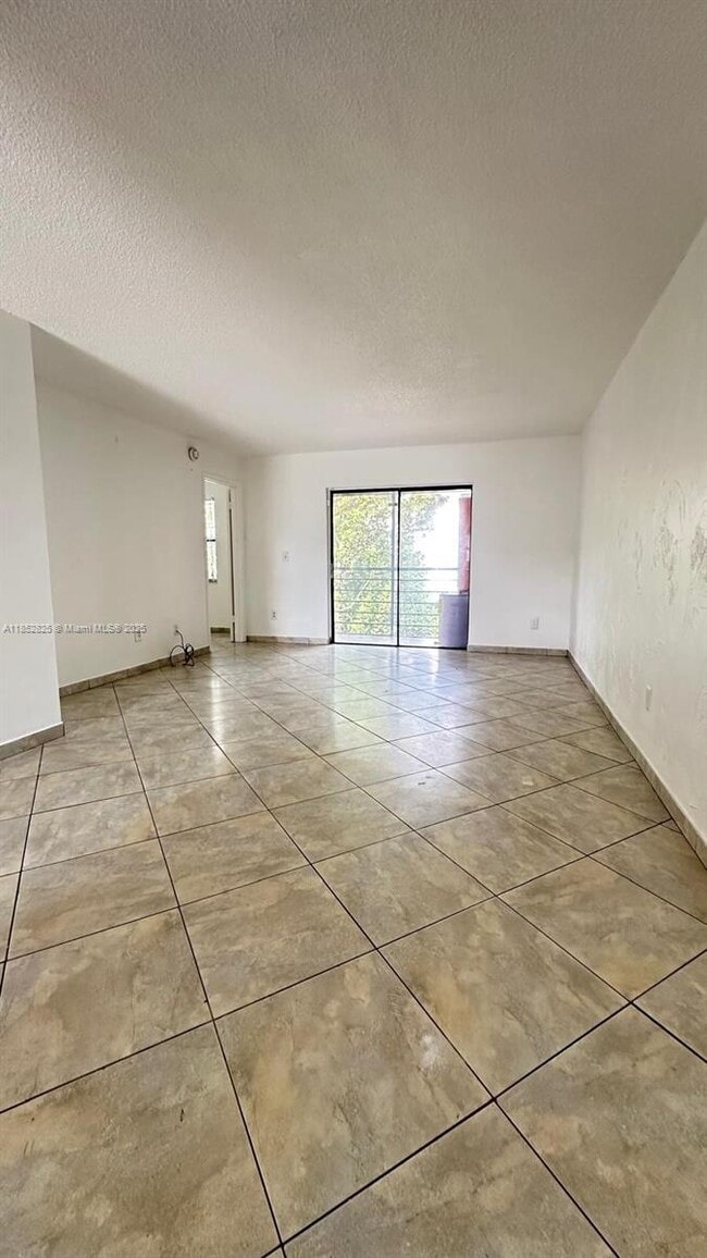Building Photo - 20800 NE 8th Ct