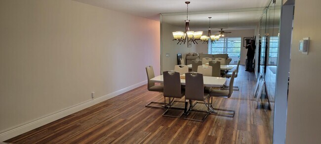 Building Photo - 3005 Portofino Isle